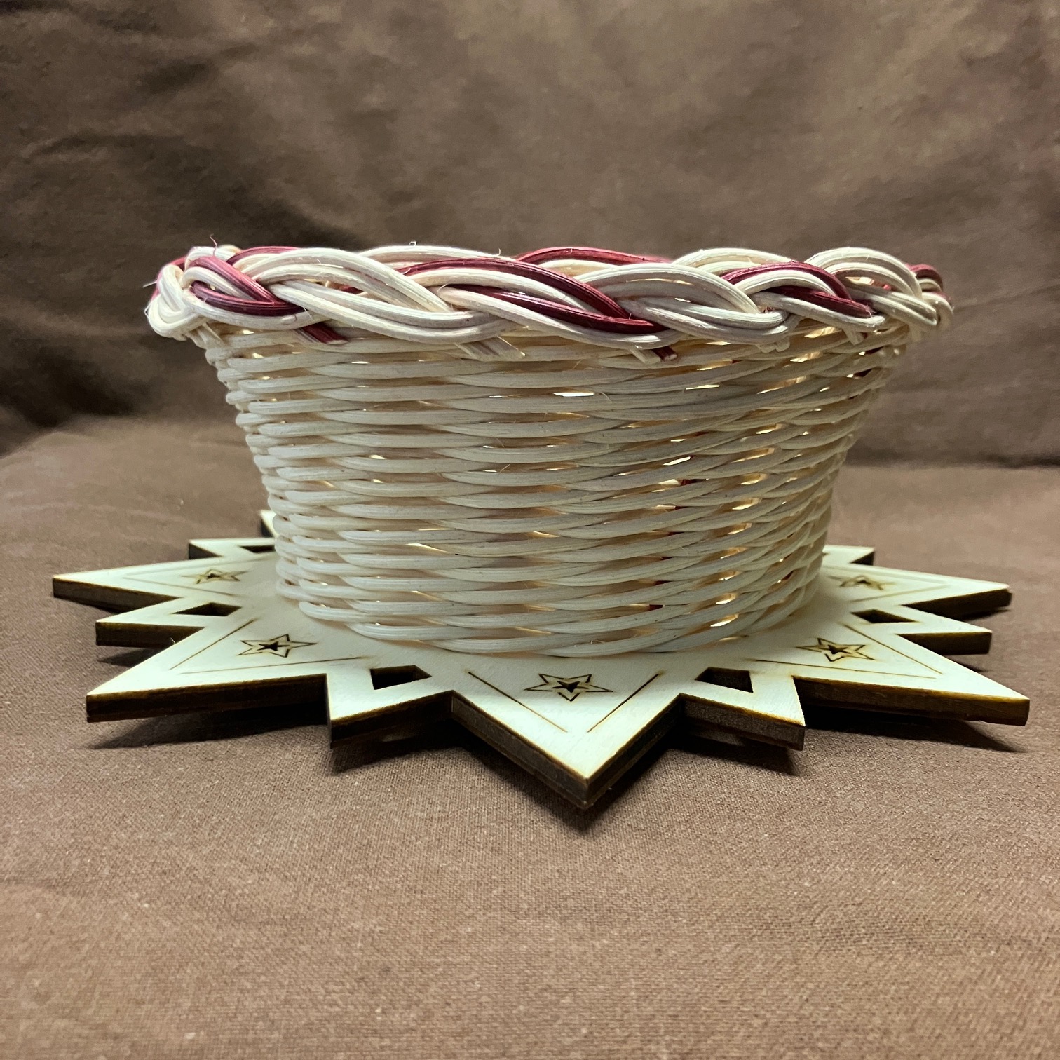 Vánoční miska s mahagonovým dekorem a ozdobným dnem - Obrázek 3