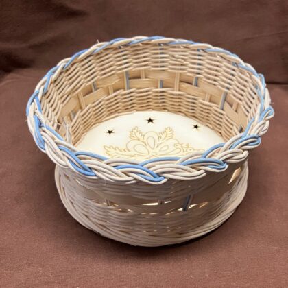 Vánoční miska s světle modrým dekorem a ozdobným dnem