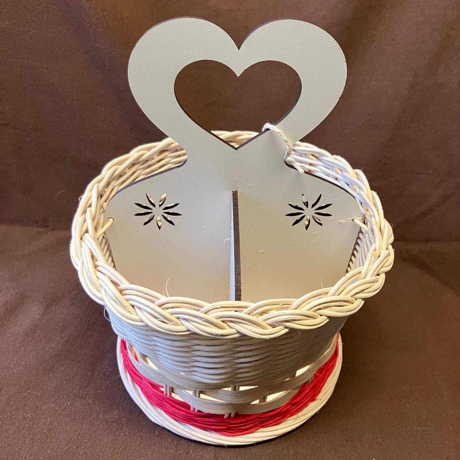 Příborník přírodní s červeným dekorem a přírodní šénou