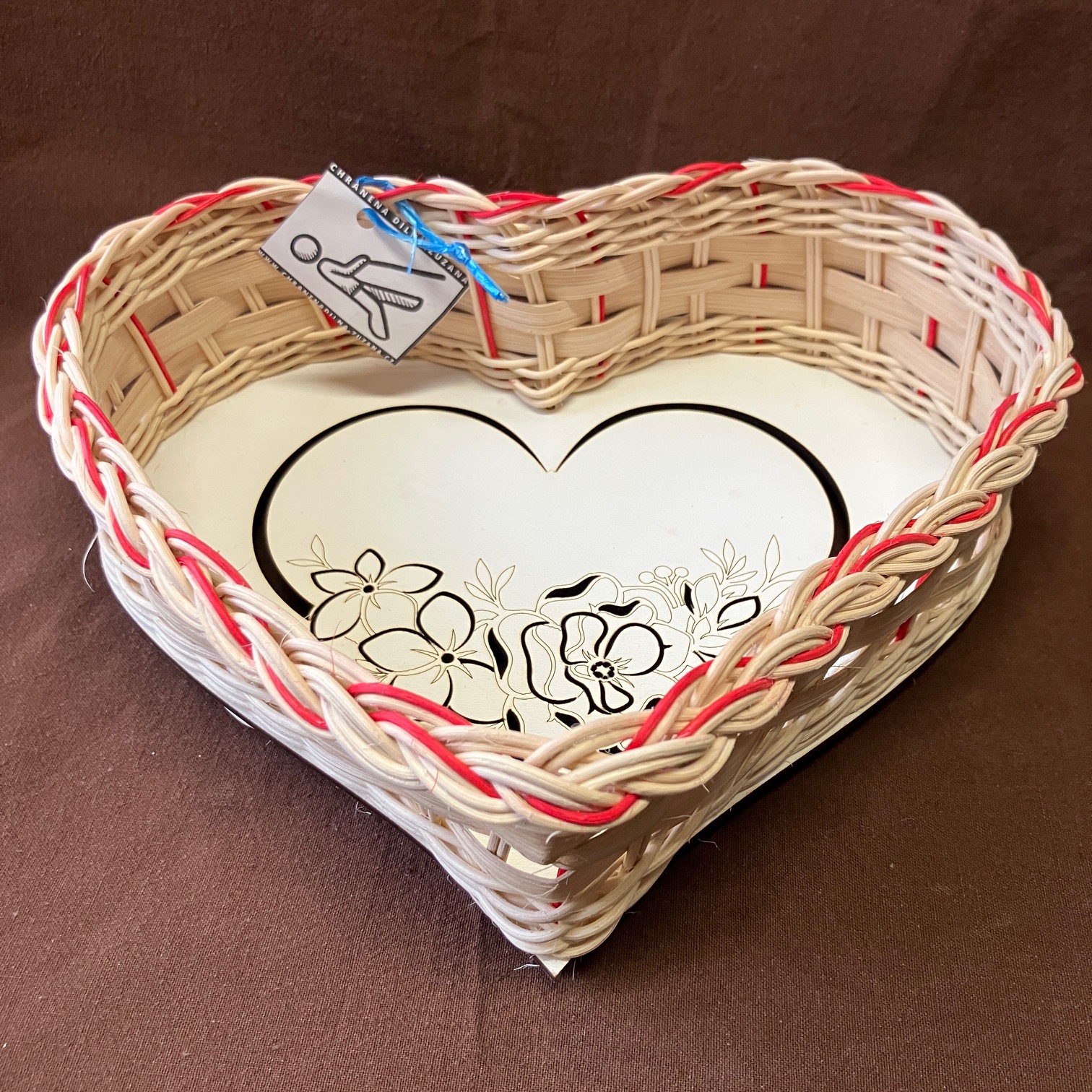 Tác ve tvaru srdce přírodní s červeným dekorem, přírodní šénou a ozdobným dnem