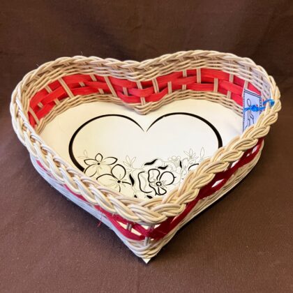 Tác ve tvaru srdce přírodní s červenou šénou a ozdobným dnem