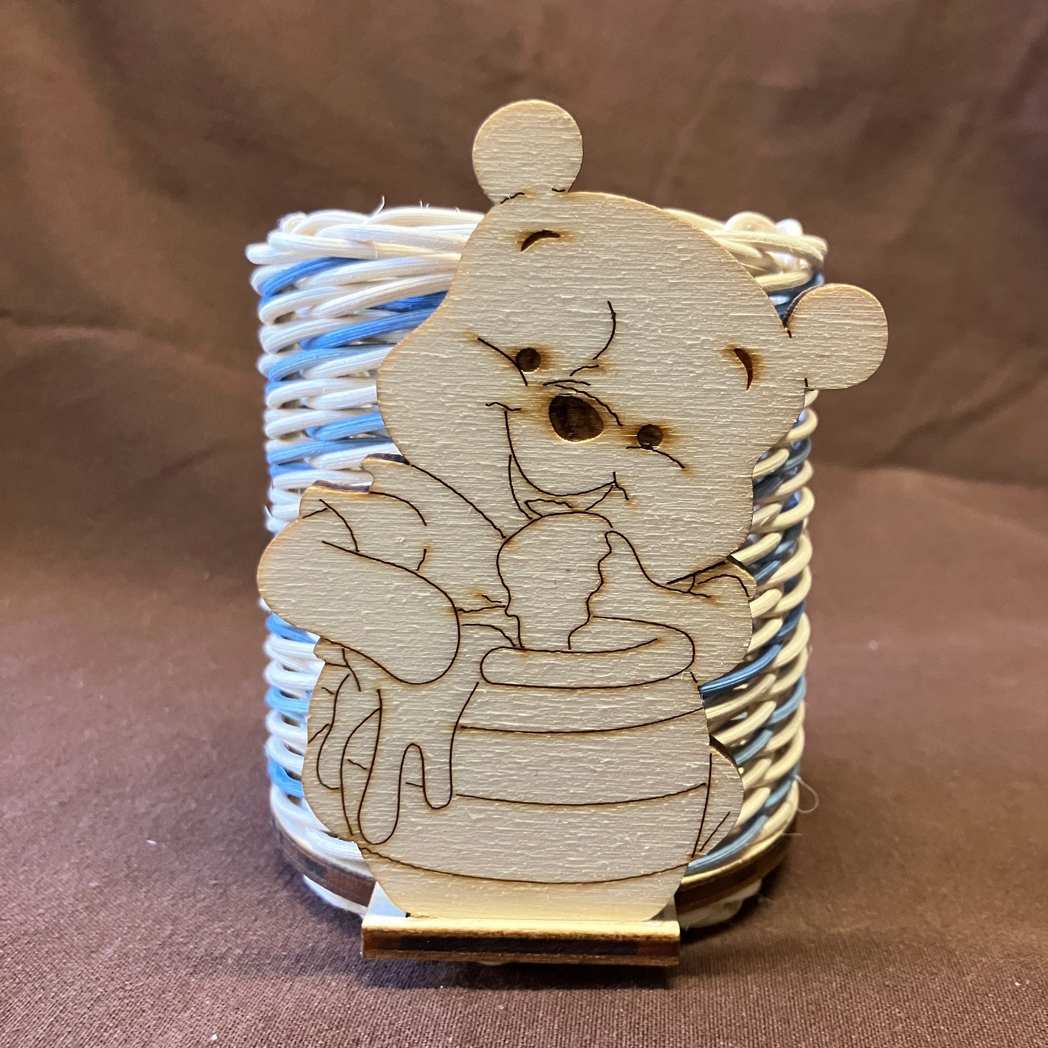 Tužkovník přírodní se světle modrým dekorem a dřevěným medvídkem - Obrázek 3