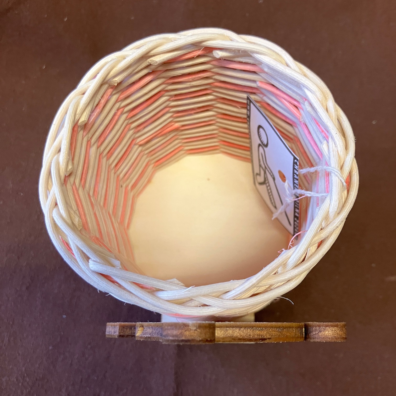 Tužkovník přírodní s růžovým dekorem a dřevěným medvídkem - Obrázek 2