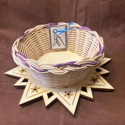 Vánoční miska s fialovým dekorem a ozdobným dnem