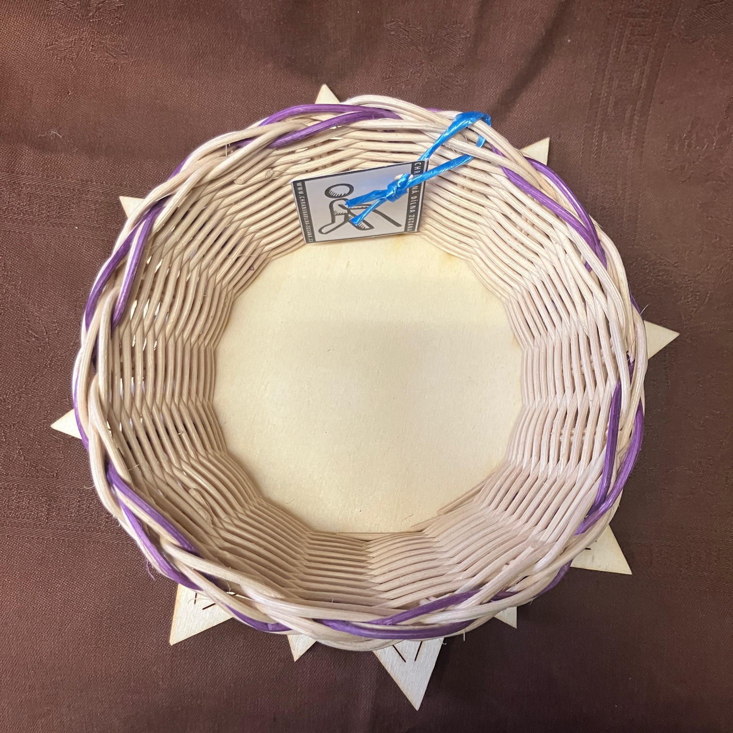 Vánoční miska s fialovým dekorem a ozdobným dnem - Obrázek 2