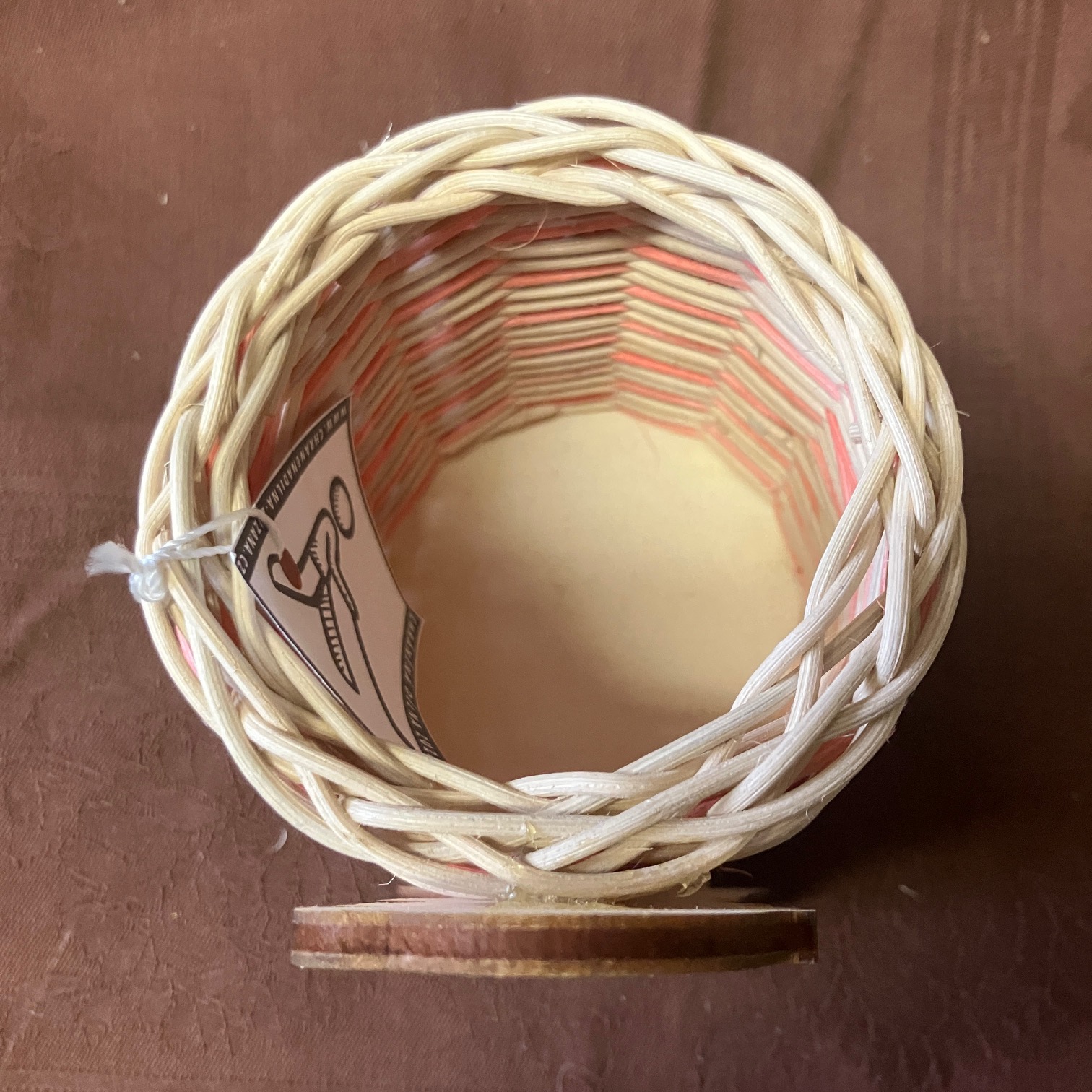 Tužkovník přírodní s růžovým dekorem a dřevěnou holčičkou - Obrázek 2