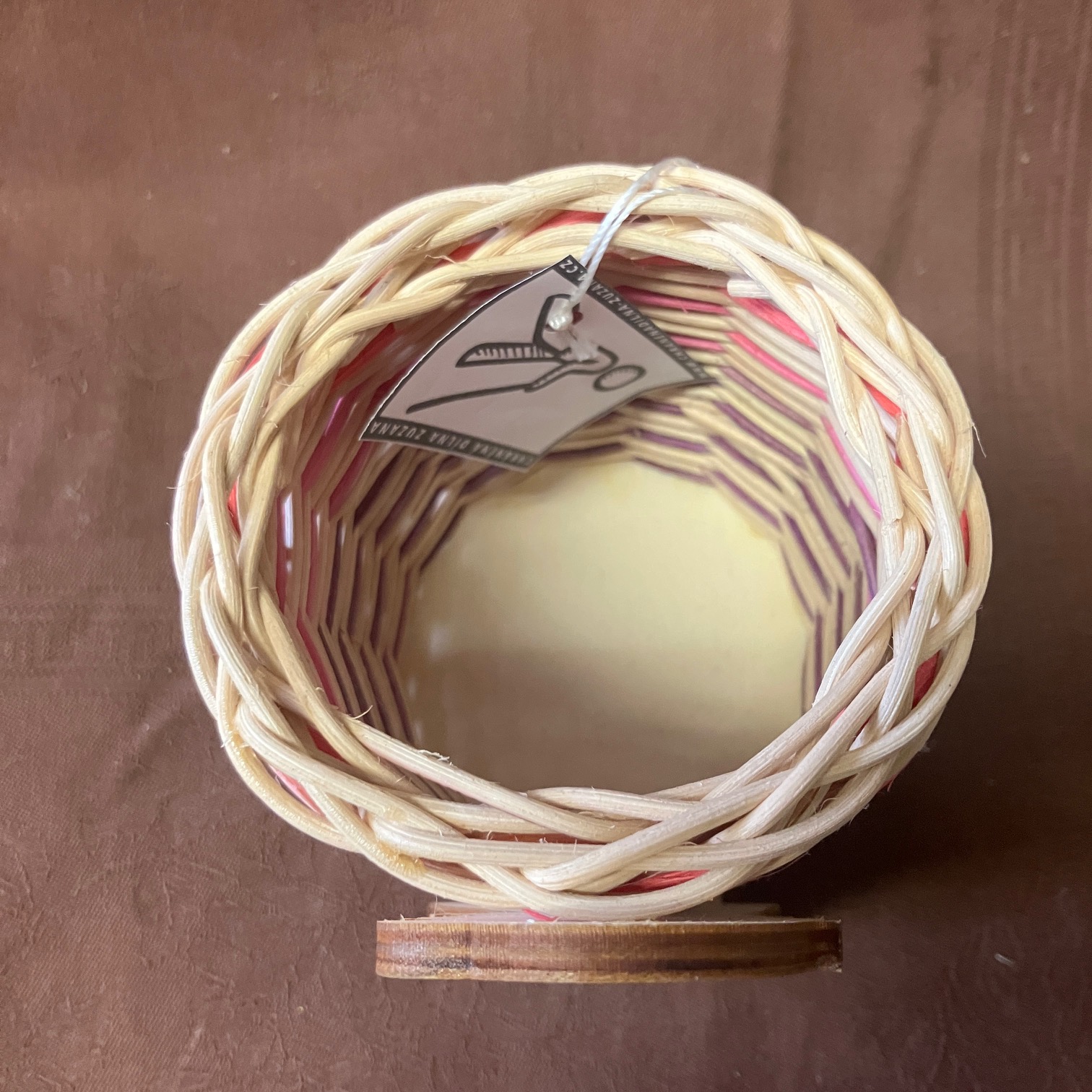 Tužkovník přírodní s růžovo fialovým dekorem a dřevěnou holčičkou - Obrázek 2